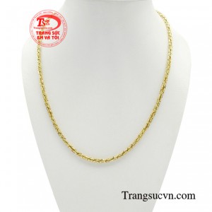 Dây chuyền bản lĩnh phong độ sở hữu thiết kế tinh tế và được chế tác tỉ mỉ trên từng mắt xích