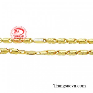 Độ dài vừa phải kết hợp cùng phần khóa cài chắc chắn đây là thiết kế đặc biệt tạo nên sự thoải mái trong từng chuyển động