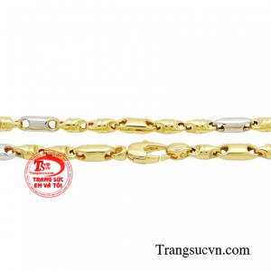 Đây là mẫu dây chuyền hợp để mix & match cùng các trang phục mạnh mẽ, nam tính. 