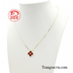 Sản phẩm không chỉ mang lại cảm giác trẻ trung, tươi mới hơn mà còn giúp nàng thêm phần tự tin và tràn đầy năng lượng như cô gái tuổi đôi mươi. 