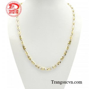 Dây chuyền phái mạnh bản lĩnh chính là một phụ kiện trang sức ngôn ngữ không lời, gián tiếp bộc lộ sự nam tính, mạnh mẽ của quý ông tạo được ấn tượng cho người đối diện.