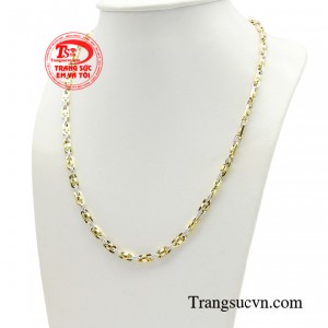 Chiếc dây chuyền sẽ giúp phái mạnh toát lên vẻ lịch lãm, đẳng cấp.