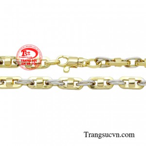 Chiếc dây chuyền sẽ đặc biệt hơn khi cùng đồng hành và mang đến sự tự tin để làm nên những thành công rực rỡ.