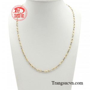 Dây chuyền thời trang lịch lãm được thiết kế để thể hiện sự thành công và quyền lực cũng như khẳng định sự độc tôn của các quý ông. 