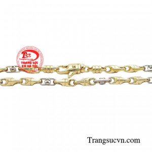  Mẫu dây chuyền này luôn được yêu thích vì sự đơn giản, không quá cầu kỳ nhưng đủ làm nổi bật phong cách phóng khoáng, mạnh mẽ vốn có của phái mạnh.