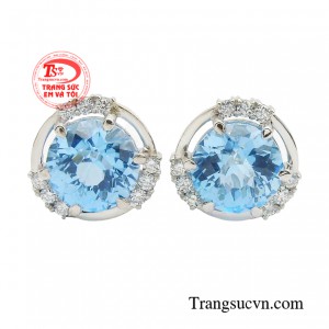 Hoa tai topaz phú quý được tuyển chọn kỹ lưỡng, sở hữu sắc xanh trong veo như dòng nước mát.