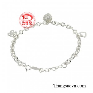 Món quà trang sức này thể hiện niềm yêu thương, những ngụ ý của người tặng dành cho người nhận. 