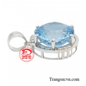 Nó còn được xem là tấm bùa bình an bảo vệ người đeo trước những nguy hiểm nên rất được yêu thích và lựa chọn.