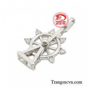 Món trang sức này mang hình ảnh của những chiếc đu quay, biểu tượng của sự tự do, phóng khoáng và ước mơ hoài bão. 