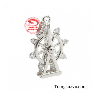 Chiếc mặt dây là nguồn động lực để phái đẹp sống một cuộc sống trọn vẹn, luôn hướng về những điều tốt đẹp. 