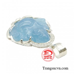 Đeo món trang sức này giúp gia chủ luôn khoẻ mạnh, tránh đuợc những căn bệnh về hệ thần kinh và hô hấp.