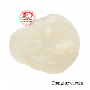 Chính nụ cười ấy được cho là là biểu tượng cho cát lợi, hạnh phúc và may mắn.