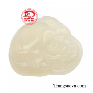 Bên cạnh đó, đeo Phật Di Lặc bên mình còn giúp gia tăng vận may, bảo hộ bình an, kích hoạt tài lộc và thành công, hướng tới cuộc sống tươi vui, an nhàn.