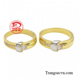 Khéo léo khoe trọn vẻ đẹp lộng lẫy của chất liệu vàng 14K đẳng cấp.