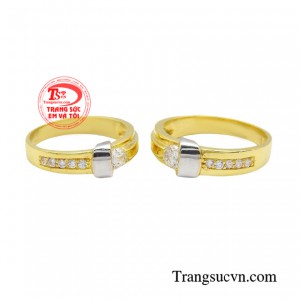 Thiết kế cặp nhẫn cưới không ngừng được biến tấu để thể hiện sự kết nối, đồng điệu giữa hai tâm hồn.