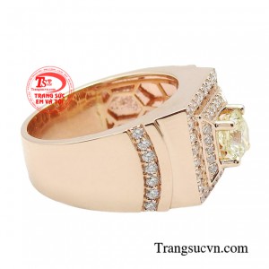 Đai nhẫn được chấm phá bởi đường nét khỏe khoắn nạm đính kim cương