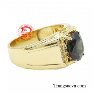 Chiếc nhẫn khi đeo trên tay tỏa ra năng lượng tích cực, giúp người đeo thực sự bản lĩnh và tự tin trong mọi lĩnh vực cuộc sống.