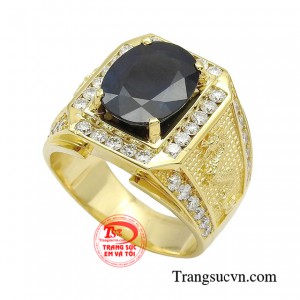 Đai nhẫn chạm khắc hình rồng mang ý nghĩa tượng trưng cho những gì cao quý tốt đẹp nhất trong đời sống con người. 