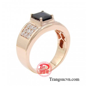 Nhẫn nam sapphire thành đạt không chỉ là món trang sức thể hiện đẳng cấp và phong cách của phái mạnh, mà còn là biểu tượng cho sự tiên phong và vị thế trong xã hội.
