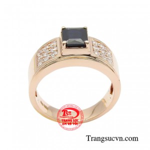 Việc lựa chọn một chiếc nhẫn phù hợp với người đeo không chỉ tôn lên cá tính và phong cách cá nhân mà còn thể hiện sự đầu tư để có vẻ ngoài chỉn chu trong mắt người đối diện. 