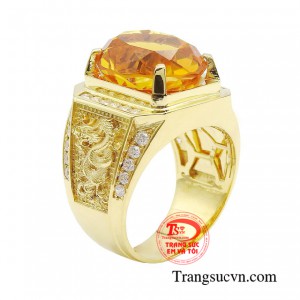 Nhẫn nam thạch anh quyền uy thiết kế rồng phượng với họa tiết uốn lượn tinh xảo tạo nét cá tính mạnh mẽ cho nam giới.
