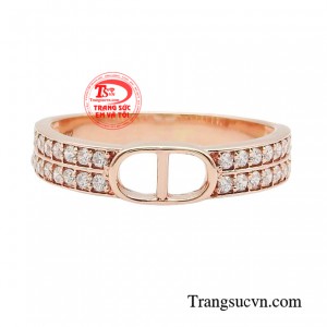 Sản phẩm chế tác từ chất liệu này sẽ làm bạn cảm nhận được một vẻ đẹp thời trang, ngọt ngào và đẳng cấp.