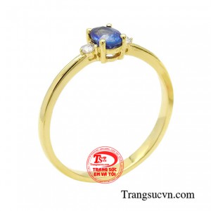 Nhẫn sapphire phái đẹp tinh tế mang sắc xanh biểu tưởng của sự bình yên và trí tuệ.