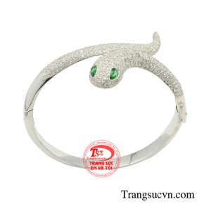Với chiếc vòng tay này, bạn sẽ khẳng định được phong cách cá nhân đầy tự tin và mạnh mẽ.