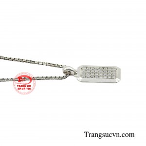 Nếu muốn tăng thêm phần mạnh mẽ và phong độ cho vẻ ngoài, phái mạnh có thể diện bộ trang sức này kết hợp cùng nhiều món trang sức khác để hỗ trợ và tương phản lẫn nhau.