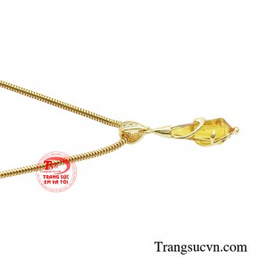 Bộ dây chuyền đem đến vẻ đẹp đằm thắm những vẫn đầy ấn tượng.