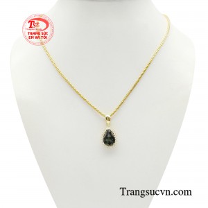 Bộ dây tourmaline đẳng cấp là hiện thân của sự hoàn mỹ, tinh tế và luôn mang một đẳng cấp riêng. 