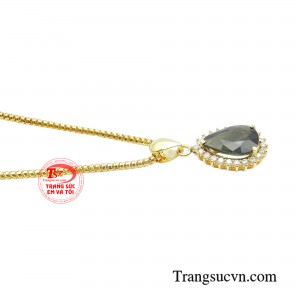 Bộ dây chuyền tourmaline đẳng cấp luôn là lựa chọn quà tặng hoàn hảo giúp tôn lên vẻ đẹp sang trọng, thanh lịch của phái đẹp. 
