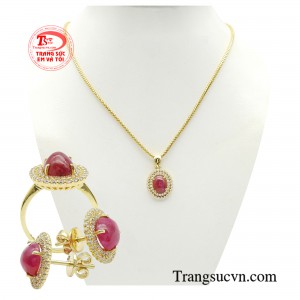 Bộ trang sức ruby kiêu sa chỉn chu và tinh xảo trong từng chi tiết, ruby đã trở thành niềm đam mê bất tận của mọi quý cô. 
