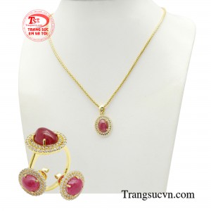 Kết hợp hài hòa giữa màu sắc rực rỡ sống động cùng xu hướng thiết kế tinh tế