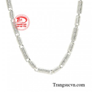 Sử dụng bạc làm trang sức trẻ em là một điều rất tốt bởi nó có khả năng cản gió, xua đuổi tà khí bảo vệ bé con.