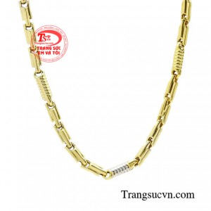 Với chiếc dây chuyền này cũng đủ khiến cho bạn toát lên vẻ hào hoa, phong nhã, đầy khí chất.