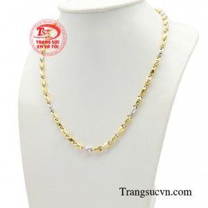 Chiếc dây chuyền mang nét phong trần ấn tượng cùng phong thái lịch lãm của các quý ông.