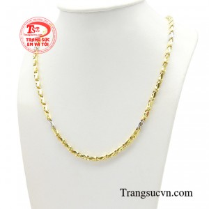 Nếu bạn đang theo đuổi sự nam tính, tối giản nhưng vẫn không kém phần mạnh mẽ thì chiếc dây chuyền mắt xích độc đáo chính là sự lựa chọn hoàn hảo.