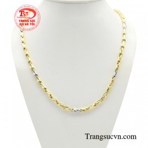 Dây chuyền nam phong cách thượng lưu là một trong những món đồ phụ kiện thời trang khơi gợi sự nam tính, tinh tế và sang trọng đối với phái mạnh.