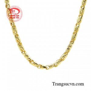 Cùng thiết kế đơn giản nhưng lại thể hiện được sức cuốn hút đầy khí chất, giúp phái mạnh thêm phần tự tin vươn tới những thành công.