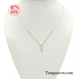 Dây chuyền thời trang phái đẹp được thiết kế độc đáo với tạo hình mới mẻ, giúp tôn lên vẻ đẹp và thu hút ánh nhìn của người đối diện. 