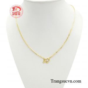 Dây chuyền trái tim duyên dáng mảnh mai vô cùng nữ tính được thiết kế với trung tâm là biểu tượng trái tim cách điệu