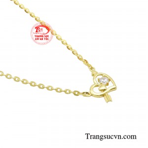 Và vẻ đẹp của sợi dây chuyền chính là vẻ đẹp đơn giản đầy thanh lịch.