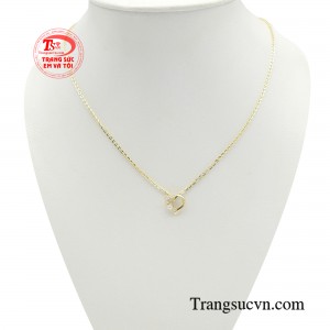 Dây chuyền trái tim tỏa sáng là nơi chứa đựng tâm tình của người tặng. 