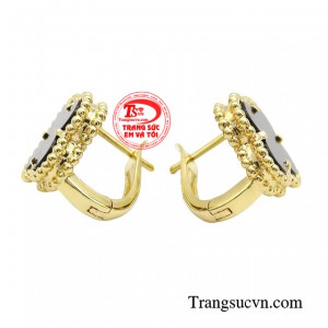 Nhẹ nhàng tôn lên nét duyên dáng tự nhiên của phụ nữ hiện đại. 