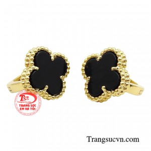 Chất liệu vàng 10k đẳng cấp, tỏa sáng với vẻ đẹp tinh tế và quý phái