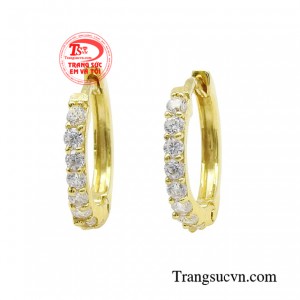 Hoa tai thời trang phong cách đặt trọn tâm huyết và tình cảm vào từng chi tiết trên đôi bông tai.