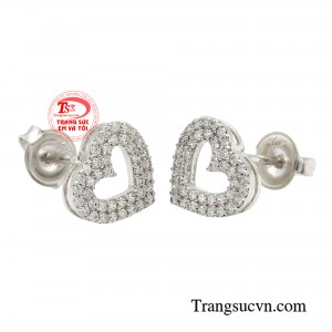 Đá Cz trắng đại diện cho sự tinh khôi, trong trắng, tựa như giọt nước mềm mại. 