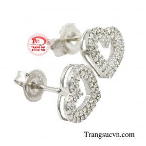 Đôi bông tai mang nét đẹp cao quý, thanh lịch, sẽ là món quà vô cùng ý nghĩa để dành tặng cho bạn bè, người thân trong những dịp đặc biệt. 