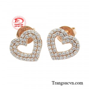 Hoa tai trái tim vàng hồng mang nét đẹp kiều diễm, tinh tế và dịu dàng, được rất nhiều chị em ưu ái lựa chọn. 